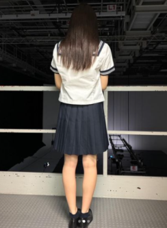 tuki. 歌手　シンガーソングライター　顔　顔バレ　顔画像　どんな顔　制服　JK　素顔　制服　正体