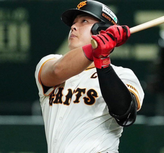 岡本和真　結婚　嫁　妻　奥さん　馴れ初め　交際　彼女　メジャー　挑戦　サポート　20歳　2016年　人柄　プロフィール　ポジティブ　性格　神奈川県出身　一般女性　2歳　年上　一目惚れ　智弁学園　小坂将商監督　巨人　WBC　村上宗隆　ホワイトソックス