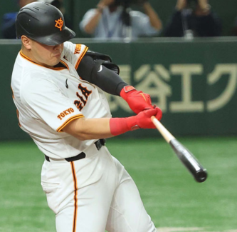 岡本和真　結婚　嫁　妻　奥さん　馴れ初め　交際　彼女　メジャー　挑戦　サポート　20歳　2016年　人柄　プロフィール　ポジティブ　性格　神奈川県出身　一般女性　2歳　年上　一目惚れ　智弁学園　小坂将商監督　巨人　WBC　村上宗隆　ホワイトソックス