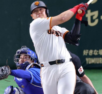 岡本和真　結婚　嫁　妻　奥さん　馴れ初め　交際　彼女　メジャー　挑戦　サポート　20歳　2016年　人柄　プロフィール　ポジティブ　性格　神奈川県出身　一般女性　2歳　年上　一目惚れ　智弁学園　小坂将商監督　巨人　WBC　村上宗隆　ホワイトソックス