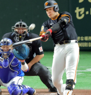 岡本和真　結婚　嫁　妻　奥さん　馴れ初め　交際　彼女　メジャー　挑戦　サポート　20歳　2016年　人柄　プロフィール　ポジティブ　性格　神奈川県出身　一般女性　2歳　年上　一目惚れ　智弁学園　小坂将商監督　巨人　WBC　村上宗隆　ホワイトソックス