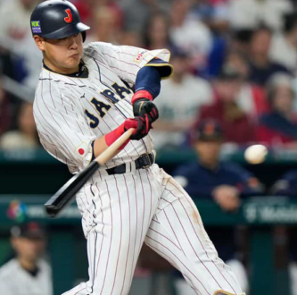 岡本和真　結婚　嫁　妻　奥さん　馴れ初め　交際　彼女　メジャー　挑戦　サポート　20歳　2016年　人柄　プロフィール　ポジティブ　性格　神奈川県出身　一般女性　2歳　年上　一目惚れ　智弁学園　小坂将商監督　巨人　WBC　村上宗隆　ホワイトソックス