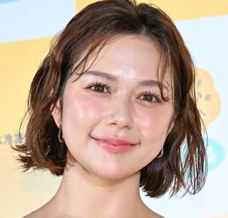 村重杏奈　顔変わった　痩せた　かわいい　色気　整形　くちびる　唇　口元　鼻　父　母　ハーフ　家族　実家