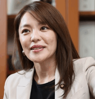 今井絵理子　橋本健　結婚　入籍　交際　婚約　自民党　自由民主党　神戸市議　内閣府大臣政務官　復興大臣政務官　参院議員　参議院議員　左手　薬指　指輪　再婚　不倫　疑惑　当選　馴れ初め　政治家