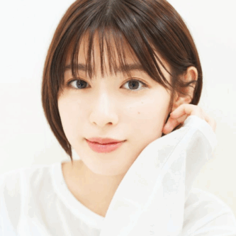 白石聖　整形　整形疑惑　顔の変化　痩せた　目　鼻　輪郭　女優　メイク　スリム　色気　大河ドラマ　NHK　2026年　豊臣兄弟　幼なじみ　直役　永野芽郁　代役出演　二股　不倫　デビュー当時　2016年　2018年　2020年　2022年　2023年　2024年　2025年　制服　高校生　体重　頬　唇