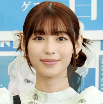 白石聖　整形　整形疑惑　顔の変化　痩せた　目　鼻　輪郭　女優　メイク　スリム　色気　大河ドラマ　NHK　2026年　豊臣兄弟　幼なじみ　直役　永野芽郁　代役出演　二股　不倫　デビュー当時　2016年　2018年　2020年　2022年　2023年　2024年　2025年　制服　高校生　体重　頬　唇