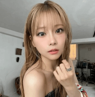 重盛さと美　かわいい　顔変わった　顔痩せ　整形　整形疑惑　韓国テイスト　メイク　シェイプアップ　めちゃイケ　レギュラー　ギャル　画像比較　眉　鼻　唇　頬　輪郭　涙袋　プロデューサー　奇跡の30代　大人　歯列矯正　フェイスライン
