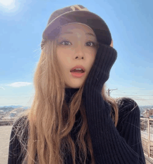 重盛さと美　かわいい　顔変わった　顔痩せ　整形　整形疑惑　韓国テイスト　メイク　シェイプアップ　めちゃイケ　レギュラー　ギャル　画像比較　眉　鼻　唇　頬　輪郭　涙袋　プロデューサー　奇跡の30代　大人　歯列矯正　フェイスライン