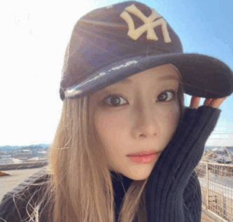 重盛さと美　かわいい　顔変わった　顔痩せ　整形　整形疑惑　韓国テイスト　メイク　シェイプアップ　めちゃイケ　レギュラー　ギャル　画像比較　眉　鼻　唇　頬　輪郭　涙袋　プロデューサー　奇跡の30代　大人　歯列矯正　フェイスライン
