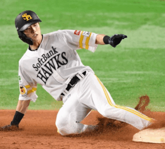 周東佑京　嫁　妻　奥さん　馴れ初め　出会い　ソフトバンク　ホークス　プロポーズ　食事会　共通の友人　結婚　子供　長男　盗塁王　タイトル　レギュラー　1番打者　盗塁