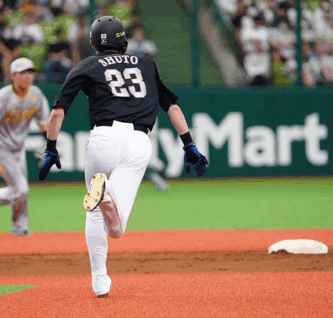 周東佑京　嫁　妻　奥さん　馴れ初め　出会い　ソフトバンク　ホークス　プロポーズ　食事会　共通の友人　結婚　子供　長男　盗塁王　タイトル　レギュラー　1番打者　盗塁