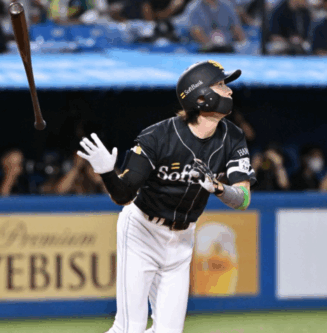 周東佑京　嫁　妻　奥さん　馴れ初め　出会い　ソフトバンク　ホークス　プロポーズ　食事会　共通の友人　結婚　子供　長男　盗塁王　タイトル　レギュラー　1番打者　盗塁