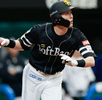 周東佑京　嫁　妻　奥さん　馴れ初め　出会い　ソフトバンク　ホークス　プロポーズ　食事会　共通の友人　結婚　子供　長男　盗塁王　タイトル　レギュラー　1番打者　盗塁