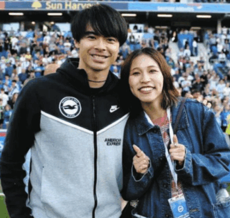 三笘薫　剣持クリア　結婚　結婚式　馴れ初め　交際　筑波大学　体育学群　同級生　1997年生まれ　山梨学院　山梨学院大附　サッカー　陸上　三段跳び　アスリート　ブライトン　イギリス　イングランド　イギリス生活　プロフィール　プロポーズ　子供