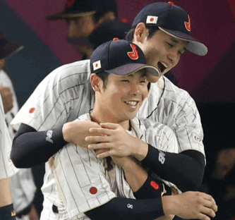 近藤健介　結婚　嫁　妻　髙橋真央　高橋真央　一般女性　札幌市在住　日本ハム　日ハム　ファイターズガール　馴れ初め　子供　長女　双子　次女　三女　横浜高校　タイトル獲得　首位打者　ホームラン王　最高出塁率　結婚後の活躍　アゲマン