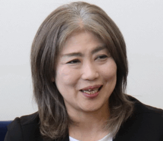 田久保真紀　田久保真紀市長　静岡　伊東市　伊東市議　伊東市長　初当選　髪型　ヘアスタイル　長髪　白髪　髪色　清潔感　信頼感　汚い　東洋大学　東洋大学法学部　卒業してない　除籍　学歴　学歴詐称　経歴　経歴詐称　辞職