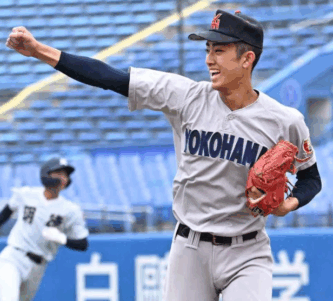 織田翔希　イケメン　横浜高校　春夏連覇　エース　先発　センバツ優勝　夏の甲子園　奥村頼人　阿部葉太　村田浩明　軟式野球　足立中学校　北九州　学ラン　制服　Tシャツ　三萩野バッティングセンター