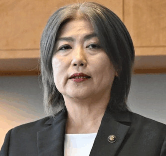 田久保真紀　田久保真紀市長　伊東市　リュック　バッグ　推しの子　アニメ好き　紫　スズキ　スイフト　不信任決議案　市議会解散　市議選　失職　髪型　白髪　長髪　ブランド　サイズ　形　価格　リーズナブル　ace.