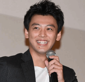 竹内涼真 禿げ 禿げてきた 禿げてる 禿げた ハゲ ハゲてきた ハゲてる ハゲた 俳優 髪型 毛量 髪が薄い おでこ広い 生え際 ヘアスタイル 撮影現場 照明 イケメン 朝ドラ ひよっこ 禿げ疑惑 ハゲ疑惑 連ドラ 主演 じゃあ、あんたが作ってみろよ