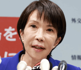 高市早苗　顔が怖い　顔の怖さ　自民党　総理大臣　石破茂　小泉進次郎　女性初の総理大臣　笑顔　ボコボコ顔　顔がボコボコ　目つきが怖い　ストレス　年齢　野心家　総裁選出馬