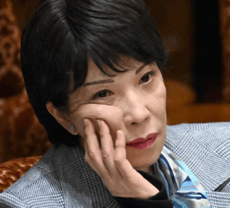 高市早苗　顔が怖い　顔の怖さ　自民党　総理大臣　石破茂　小泉進次郎　女性初の総理大臣　笑顔　ボコボコ顔　顔がボコボコ　目つきが怖い　ストレス　年齢　野心家　総裁選出馬