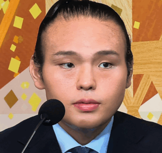 湊川親方　貴景勝　元大関　痩せすぎ　痩せた　顔変わった　顔が激変　顎　シェイプアップ　スリム　顔痩せ　心配　体型の変化　体重　50キロ減　激痩せ