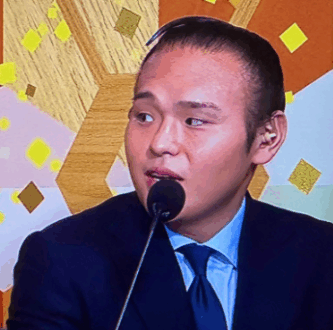湊川親方　貴景勝　元大関　痩せすぎ　痩せた　顔変わった　顔が激変　顎　シェイプアップ　スリム　顔痩せ　心配　体型の変化　体重　50キロ減　激痩せ