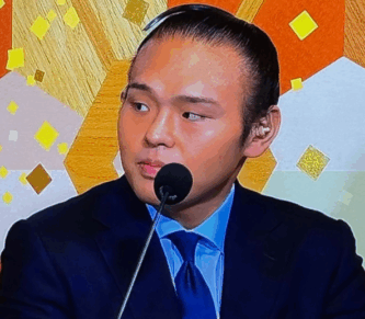 湊川親方　貴景勝　元大関　痩せすぎ　痩せた　顔変わった　顔が激変　顎　シェイプアップ　スリム　顔痩せ　心配　体型の変化　体重　50キロ減　激痩せ