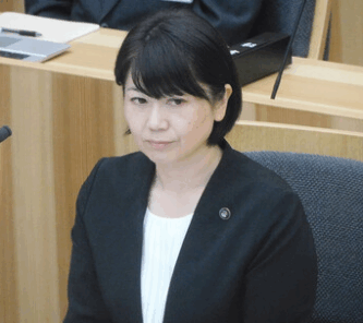 小川晶　小川晶市長　ダブル不倫　独身　公人　公務員　内縁の夫　内縁の旦那　年齢　経歴　性格　一般人　人物像　10年以上　半同棲　事実婚　婚姻関係　前橋市　前橋市長　部下　幹部職員　妻帯者　妻子持ち　ラブホ　密会　不倫　不倫相手　誰　相談　打ち合わせ　かわいい　モテる　42歳　かわいらしい　色気　中央大学　法学部　弁護士　資格　柴崎徹　58歳　副参事　16歳差　立花孝志