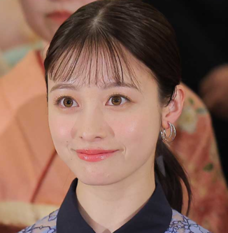 橋本環奈 痩せた 激痩せ 顔変わった かわいい 美しい 癒される 女優 フジテレビ クイズミリオネア クイズドレミファドン! ヤンドク! 小顔 フェイスライン シャープ 色気 国民的女優 ふっくら 引き締まった 垢抜け 大人っぽさ かわいさ