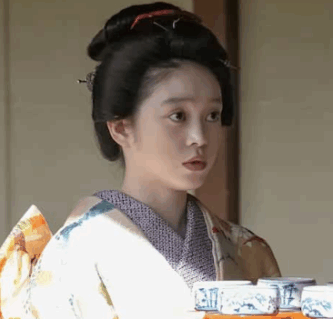 髙石あかり　髙石あかり　整形　整形疑惑　顔変わった　目　クマ　涙袋　二重　口元　鼻筋　鼻　頬　小顔　顎　輪郭　フェイスライン　かわいい　キュート　色気　大人　画像比較　メイク　照明　光　脂肪　矯正　ばけばけ　NHK　連続テレビ小説　ヒロイン　松野トキ