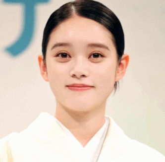 髙石あかり　髙石あかり　整形　整形疑惑　顔変わった　目　クマ　涙袋　二重　口元　鼻筋　鼻　頬　小顔　顎　輪郭　フェイスライン　かわいい　キュート　色気　大人　画像比較　メイク　照明　光　脂肪　矯正　ばけばけ　NHK　連続テレビ小説　ヒロイン　松野トキ