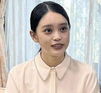 髙石あかり　髙石あかり　整形　整形疑惑　顔変わった　目　クマ　涙袋　二重　口元　鼻筋　鼻　頬　小顔　顎　輪郭　フェイスライン　かわいい　キュート　色気　大人　画像比較　メイク　照明　光　脂肪　矯正　ばけばけ　NHK　連続テレビ小説　ヒロイン　松野トキ