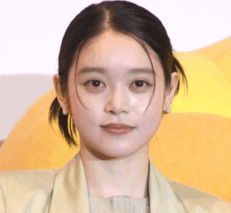 髙石あかり　髙石あかり　整形　整形疑惑　顔変わった　目　クマ　涙袋　二重　口元　鼻筋　鼻　頬　小顔　顎　輪郭　フェイスライン　かわいい　キュート　色気　大人　画像比較　メイク　照明　光　脂肪　矯正　ばけばけ　NHK　連続テレビ小説　ヒロイン　松野トキ