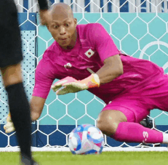 小久保玲央ブライアン　髪の毛　髪　髪型　円形脱毛症　病気　スキンヘッド　清潔感　サッカー　日本代表　シントトロイデン　柏レイソル　ゴールキーパー　GK　守護神　ワールドカップ　キリンチャレンジカップ　スタメン　森保一　憧れの選手　テア・シュテーゲン　大久保嘉人　フランサ　父親　お父さん　ヘアスタイル　いつから　坊主　柏レイソルU-15　中学生　中学生年代　ジュニアユース