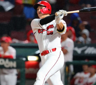 中村奨成 結婚 嫁 妻 奥さん 誰 どんな人 広島在住 馴れ初め 出会い 広島 広島東洋カープ 広陵高校 年上 一般女性 不倫 女性トラブル 週刊文春 キャリアハイ 104試合 スキャンダル 年俸 契約更改