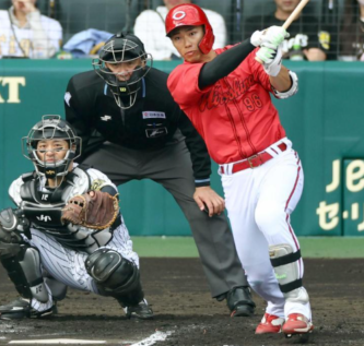 中村奨成 結婚 嫁 妻 奥さん 誰 どんな人 広島在住 馴れ初め 出会い 広島 広島東洋カープ 広陵高校 年上 一般女性 不倫 女性トラブル 週刊文春 キャリアハイ 104試合 スキャンダル 年俸 契約更改