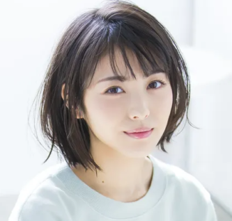 浜辺美波　顔の変化　顔変わった　整形　疑惑　顔痩せ　ダイエット　痩身　メイク　NHK　大河ドラマ　豊臣兄弟！　寧々　別人　見た目　成長　色気　大人　垢抜け　頬がこける　画像比較　国民的女優　紅白歌合戦　司会　ほどなく、お別れです　目黒蓮