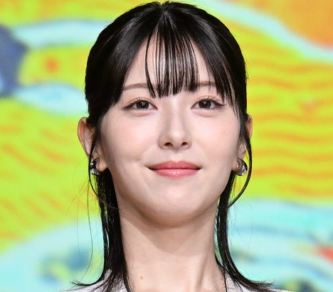 浜辺美波　顔の変化　顔変わった　整形　疑惑　顔痩せ　ダイエット　痩身　メイク　NHK　大河ドラマ　豊臣兄弟！　寧々　別人　見た目　成長　色気　大人　垢抜け　頬がこける　画像比較　国民的女優　紅白歌合戦　司会　ほどなく、お別れです　目黒蓮