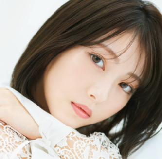 浜辺美波　顔の変化　顔変わった　整形　疑惑　顔痩せ　ダイエット　痩身　メイク　NHK　大河ドラマ　豊臣兄弟！　寧々　別人　見た目　成長　色気　大人　垢抜け　頬がこける　画像比較　国民的女優　紅白歌合戦　司会　ほどなく、お別れです　目黒蓮