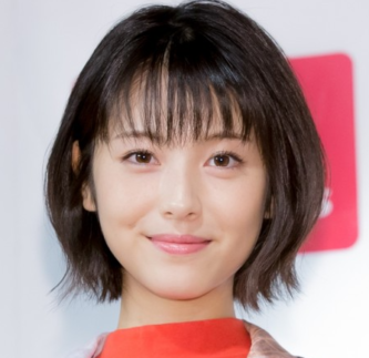 浜辺美波　顔の変化　顔変わった　整形　疑惑　顔痩せ　ダイエット　痩身　メイク　NHK　大河ドラマ　豊臣兄弟！　寧々　別人　見た目　成長　色気　大人　垢抜け　頬がこける　画像比較　国民的女優　紅白歌合戦　司会　ほどなく、お別れです　目黒蓮