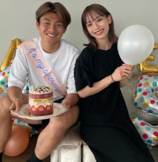 上田綺世 嫁 妻 奥さん 由布菜月 モデル YouTuber プロフィール 馴れ初め 出会い 友達の友達 食事会 きっかけ オランダ フェイエノールト 鹿島アントラーズ 鹿島学園 サッカー ワールドカップ カタール 東京オリンピック ゴール フォワード 夫 旦那 好きなところ 性格 ポジティブ 結婚 妊娠 ご懐妊 ベルギー アスリートフードマイスター 資格取得 子供