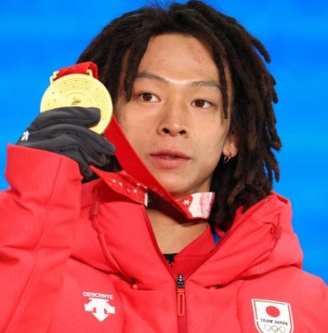 平野歩夢 スノーボード ハーフパイプ スケートボード 金メダル 銀メダル 3大会連続メダル 嫁 妻 奥さん 妊娠 馴れ初め 出会い 年上女性 一般女性 妊娠 第一子 子供 性格 結婚 新潟県 村上市