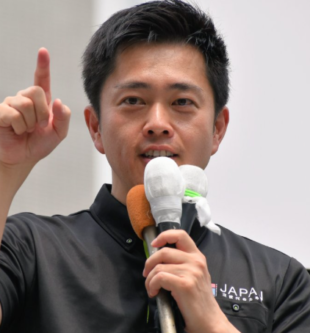 吉村洋文 妻 嫁 奥さん 洋子さん 大阪府知事 大阪市長 政治家 日本維新の会 大阪維新の会 結婚 馴れ初め 合コン 出会い アプローチ 子供 娘 双子 息子 大阪都構想 職歴 キャビンアテンダント 元CA 北海道出身 出直し選挙