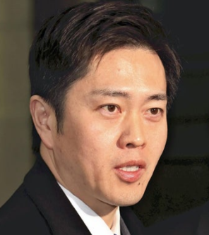 吉村洋文 妻 嫁 奥さん 洋子さん 大阪府知事 大阪市長 政治家 日本維新の会 大阪維新の会 結婚 馴れ初め 合コン 出会い アプローチ 子供 娘 双子 息子 大阪都構想 職歴 キャビンアテンダント 元CA 北海道出身 出直し選挙