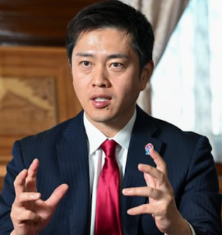 吉村洋文 妻 嫁 奥さん 洋子さん 大阪府知事 大阪市長 政治家 日本維新の会 大阪維新の会 結婚 馴れ初め 合コン 出会い アプローチ 子供 娘 双子 息子 大阪都構想 職歴 キャビンアテンダント 元CA 北海道出身 出直し選挙