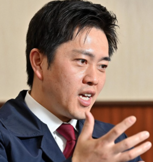 吉村洋文 妻 嫁 奥さん 洋子さん 大阪府知事 大阪市長 政治家 日本維新の会 大阪維新の会 結婚 馴れ初め 合コン 出会い アプローチ 子供 娘 双子 息子 大阪都構想 職歴 キャビンアテンダント 元CA 北海道出身 出直し選挙