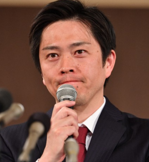 吉村洋文 妻 嫁 奥さん 洋子さん 大阪府知事 大阪市長 政治家 日本維新の会 大阪維新の会 結婚 馴れ初め 合コン 出会い アプローチ 子供 娘 双子 息子 大阪都構想 職歴 キャビンアテンダント 元CA 北海道出身 出直し選挙